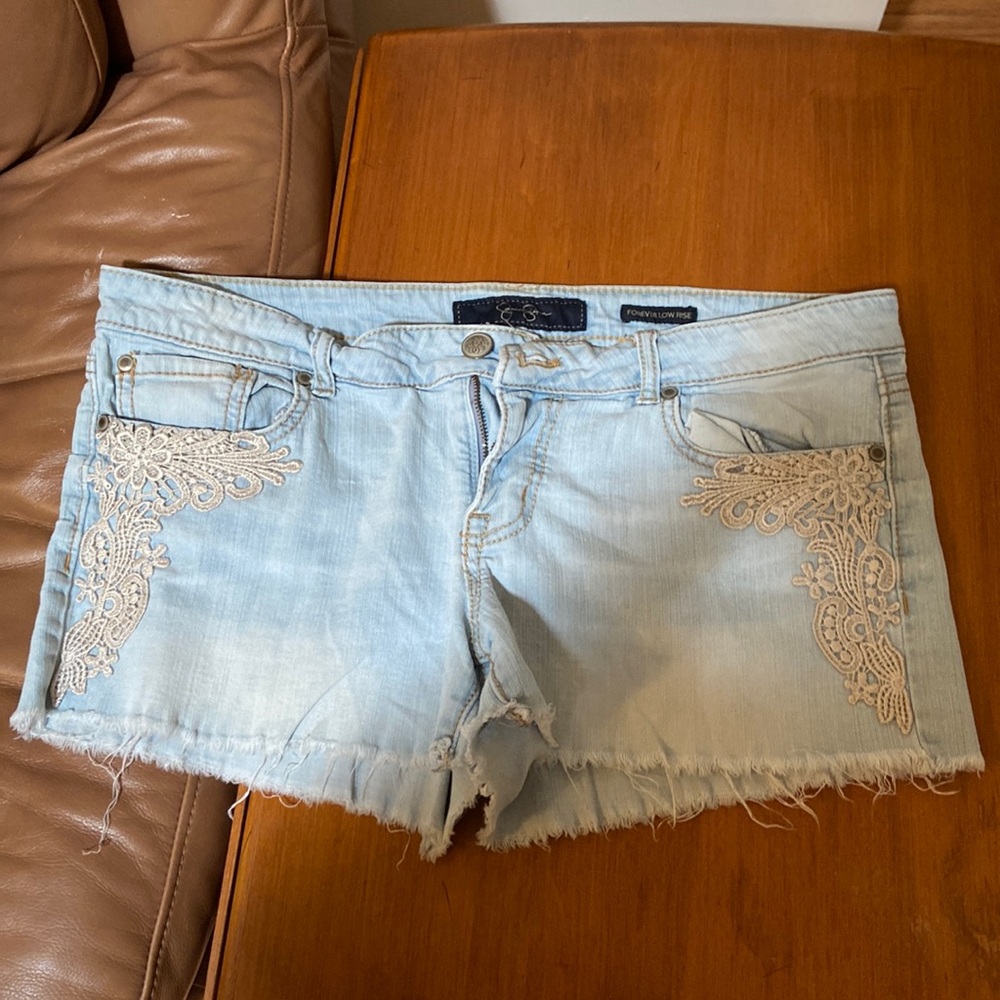 Jessica Simpson short jeans